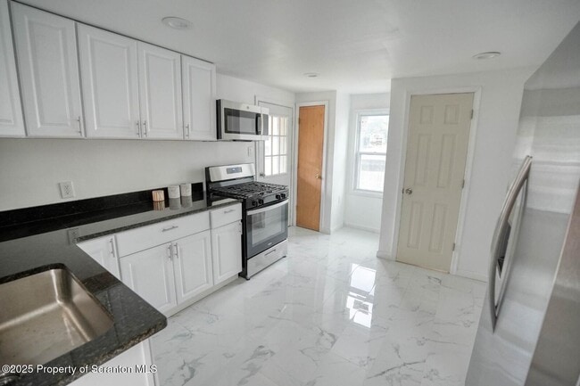 Building Photo - 1012 Clearview St