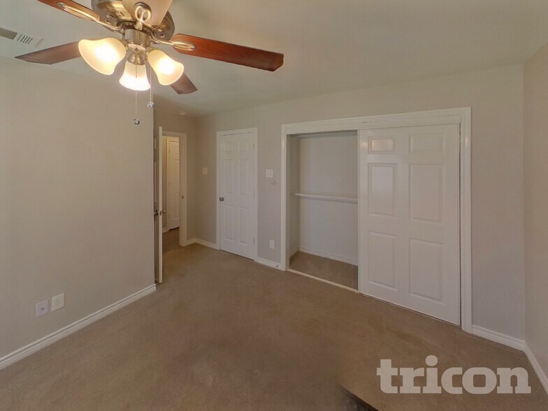 Building Photo - 185 Trout St