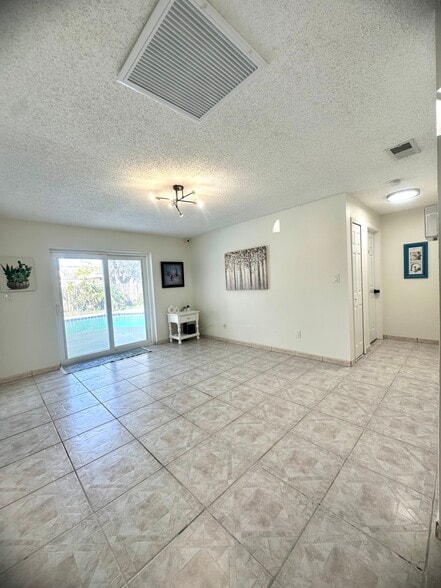 Building Photo - 8453 Mattituck Cir