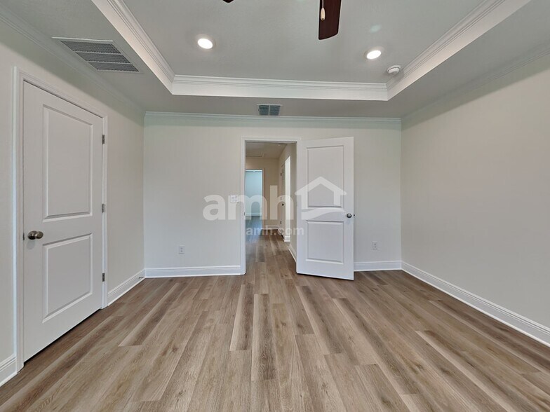 Building Photo - 27154 St Andrews Ave