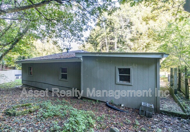 Building Photo - 814 Gnatty Branch Rd