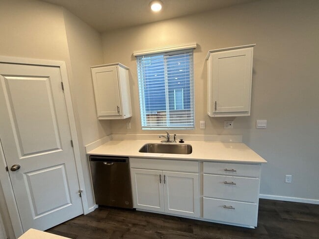 Building Photo - 4770 Daiquiri Ave NE