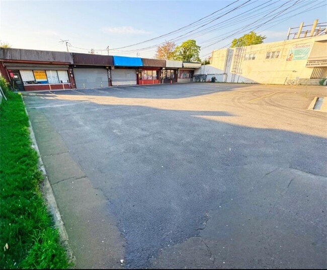 Primary Photo - 4010 Hylan Blvd