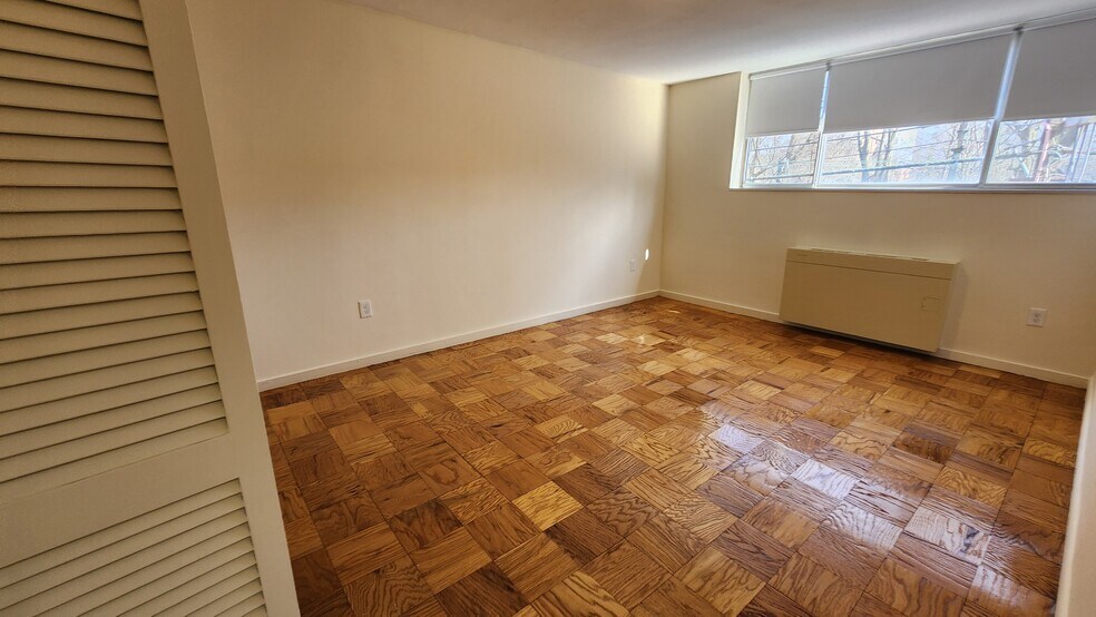Building Photo - 16 Monmouth Ct