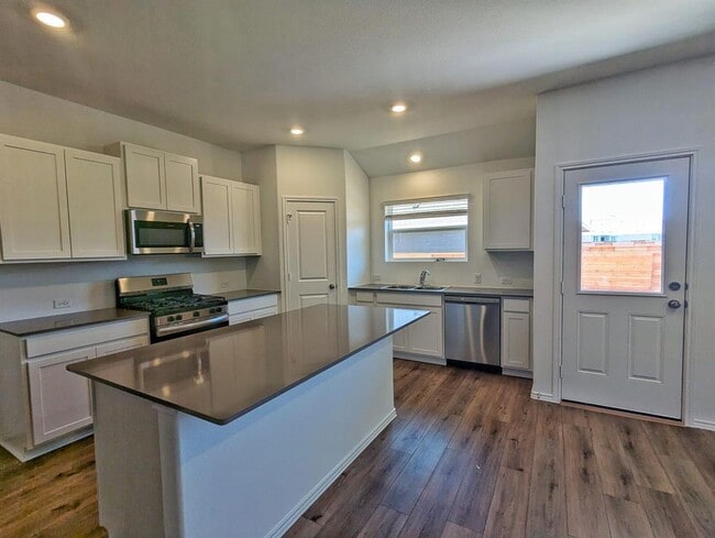 Building Photo - 158 Gresham