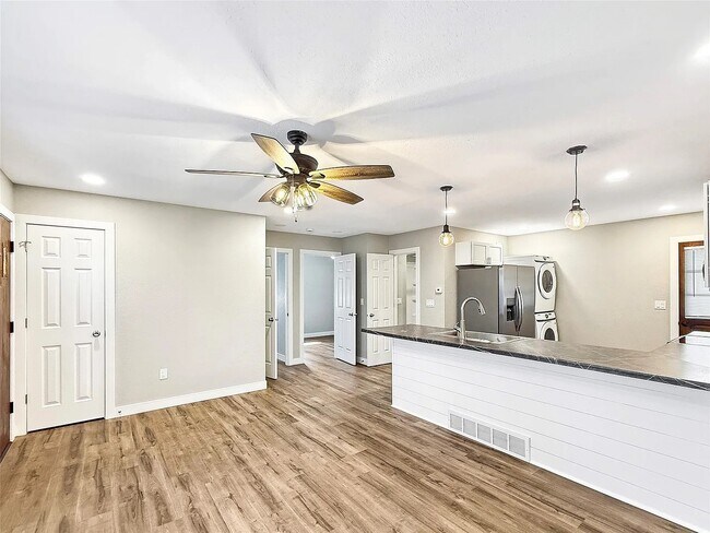 Large eat in island bar - 2610 63rd St