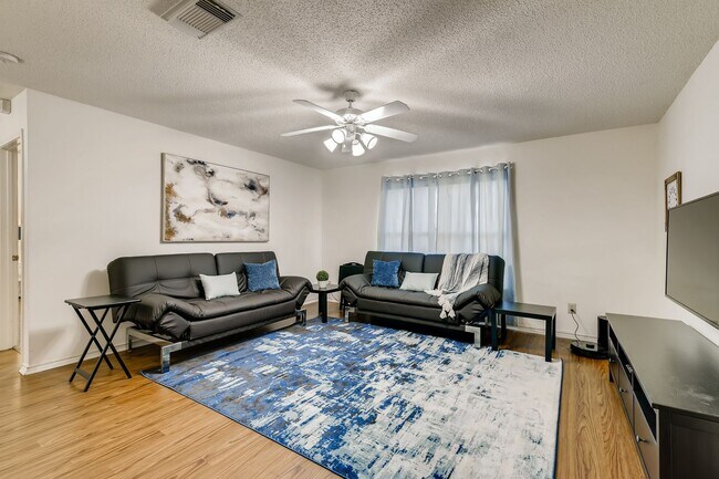 Building Photo - BEAUTIFUL HOME  |  OPEN CONCEPT  |  3 LIVING AREAS  |  FURNISHED OPTION  |  NEAR SCHOOLS & SHOPPING