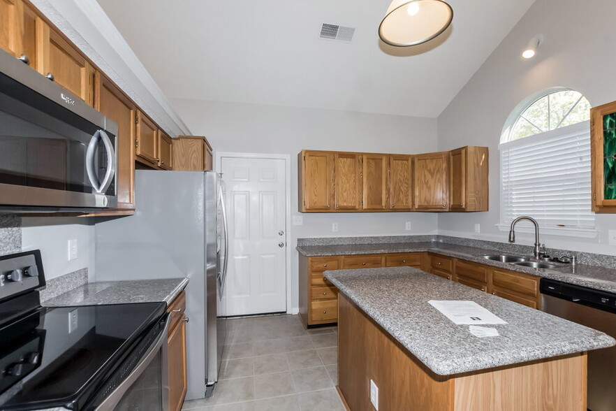 Building Photo - 11910 Harris Ridge Dr