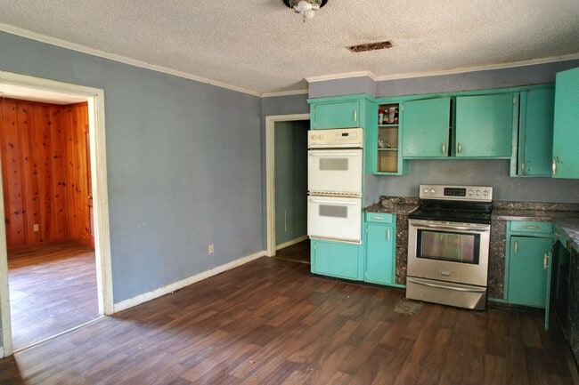 Building Photo - 460 Rogers St NW