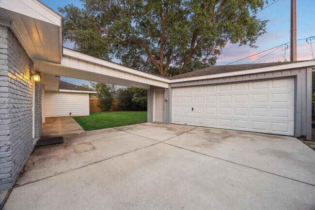 Building Photo - 6215 Cheena Dr