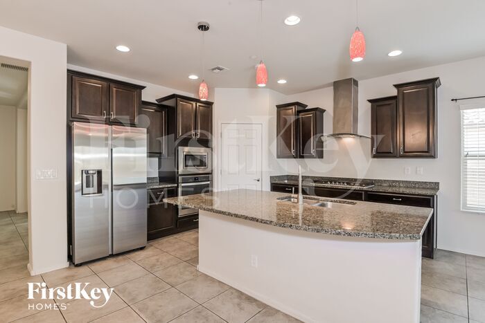 Building Photo - 8075 N Circulo El Palmito