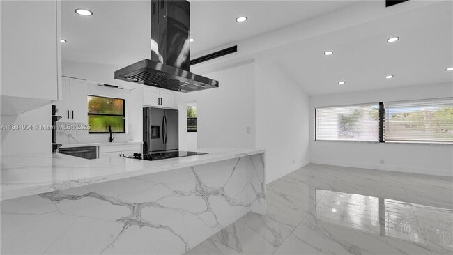 Building Photo - 2413 Gulfstream Ln