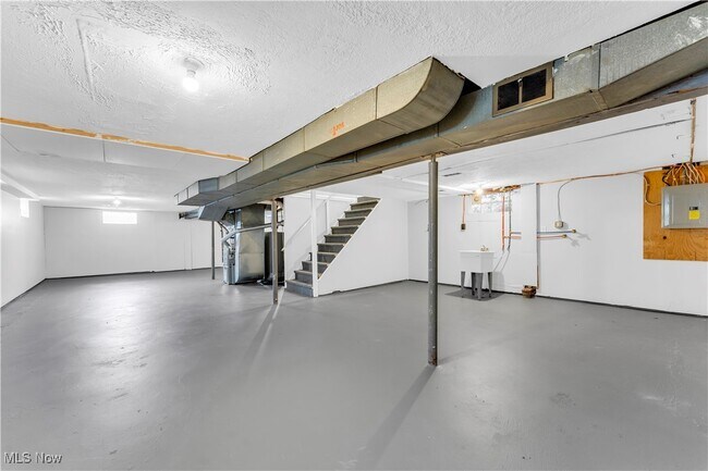 Building Photo - 1253 Hilltop Dr