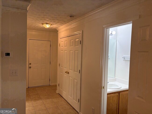Building Photo - 4601 Logan Way