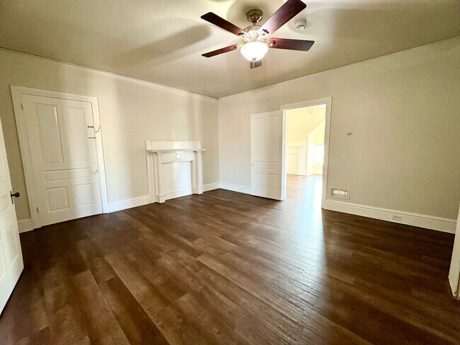 Building Photo - 1369 W Market St