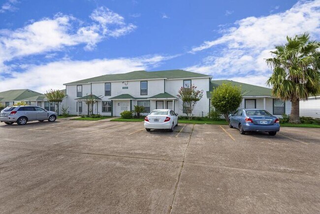 Building Photo - 2117 Saint Lucia Calle