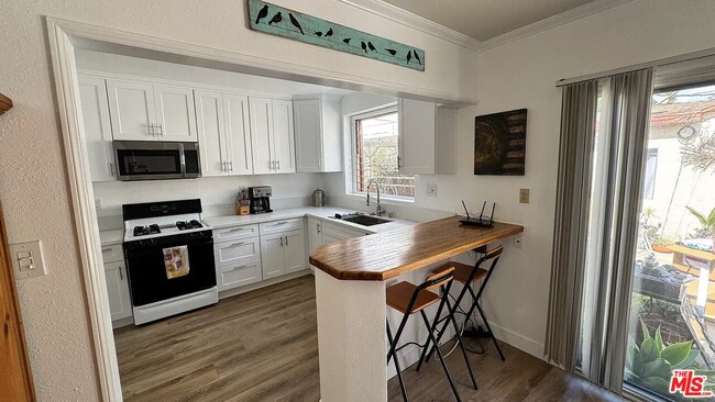 Building Photo - 3822 Huron Ave