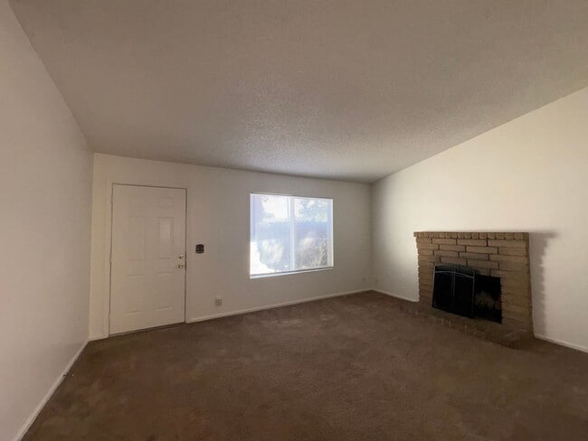Building Photo - 731 Northampton Dr
