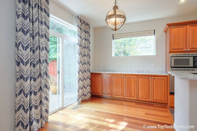Building Photo - Lovely 4 Bedroom | 2.5 Bathroom | Corner Lot Single Family Home | In Beautiful Orenco Gardens Com...