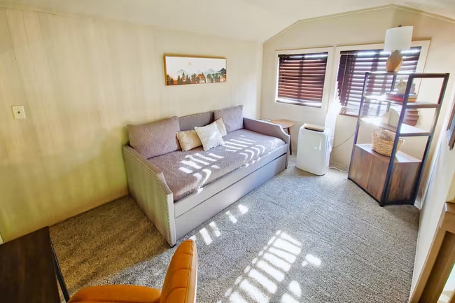 Building Photo - 2747 N Fairview Dr