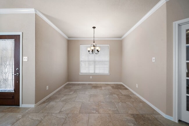 Building Photo - 153 E Montfair Blvd