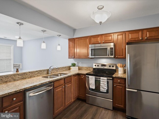Building Photo - 303 Mayfair Pl