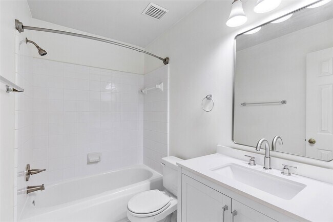 Building Photo - 122 S Walden Elms Cir