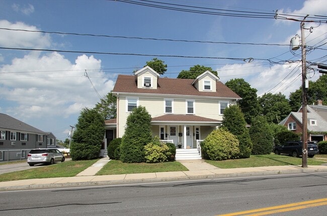 Building Photo - 98 Plain St