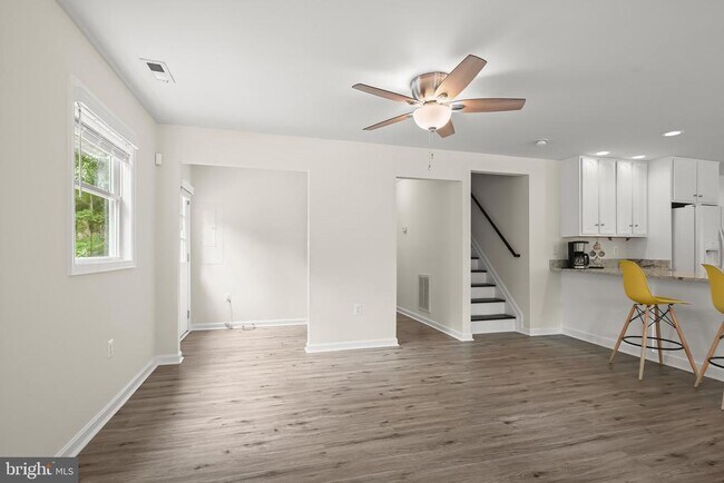 Building Photo - 500 Fern Rd
