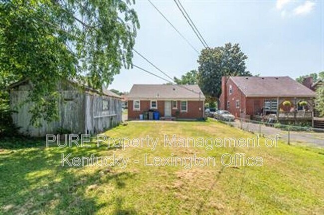 Building Photo - 817 Marcellus Dr