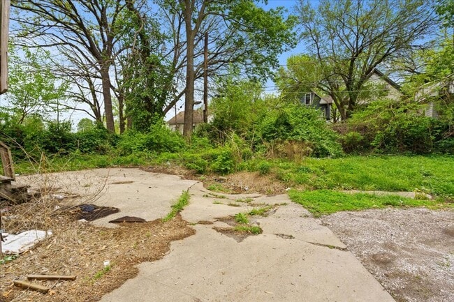 Building Photo - 2 Bed 1 Bath