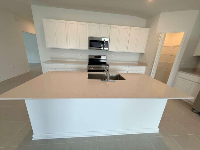 Building Photo - BRAND NEW home in beautiful Lake Wales