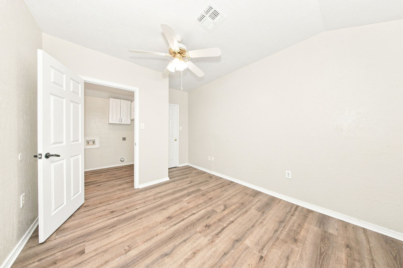 Building Photo - 2112 NW Bessie Ave