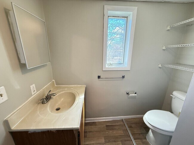 Building Photo - 5680 Park Dr