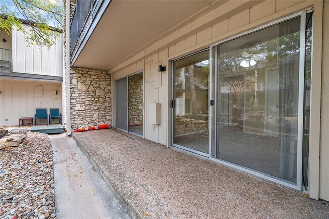 Building Photo - 500 E Riverside Dr