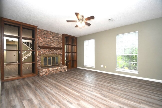 Building Photo - 379 Richvale Ln