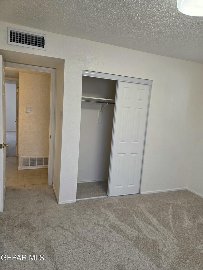 Building Photo - 5632 Salem Dr