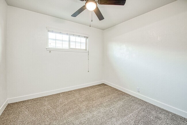 Building Photo - Adorable 3 BR 1 BA Home In A Well Desired Clovis Neighborhood - Available Soon!