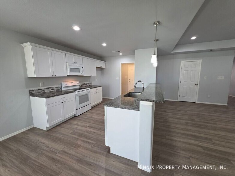 Building Photo - 1647 Wrigley Dr