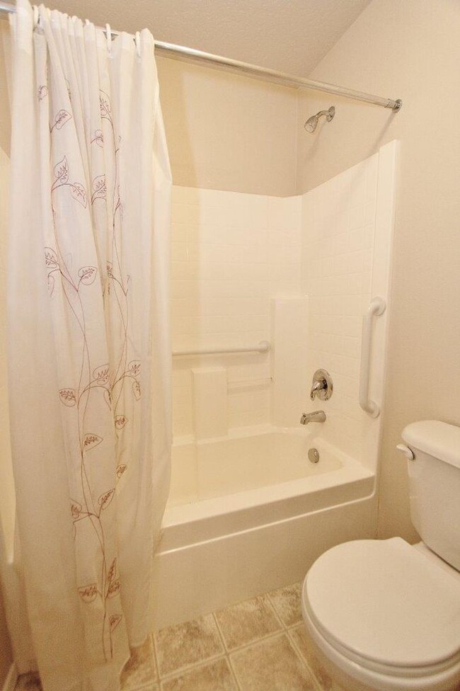Building Photo - Immaculate Single-Level Home