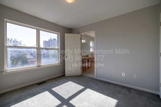 Building Photo - 264 E Palmer St