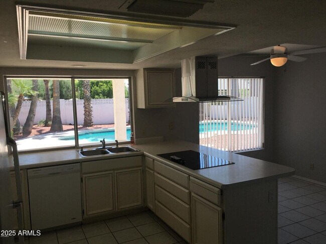Building Photo - 5623 E Aster Dr