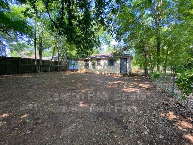 Building Photo - 2221 Freewater St