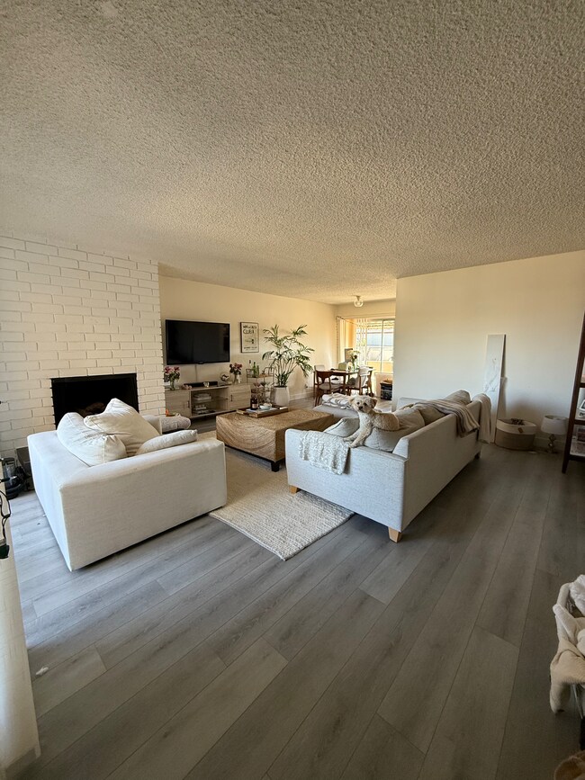 Living Room, Fireplace - 1120 Arizona Ave