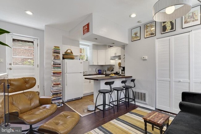 Building Photo - 1630 Rodman St