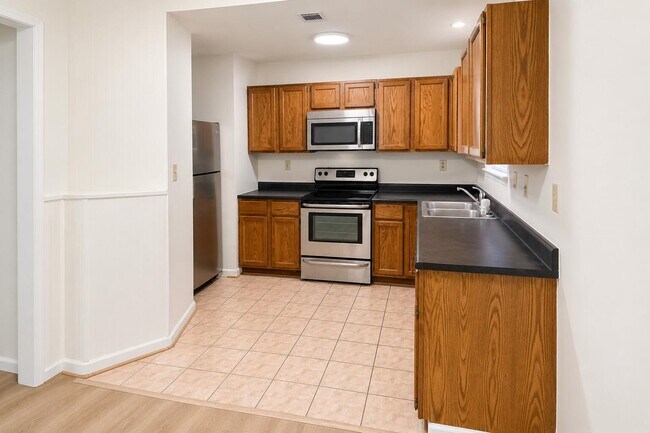 Building Photo - 107 Hillside Dr