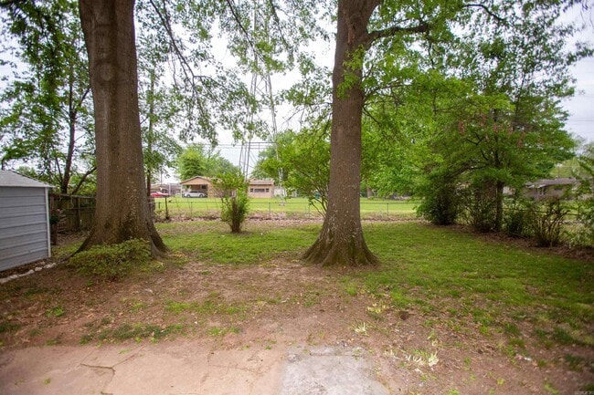 Building Photo - 5607 Alpha St