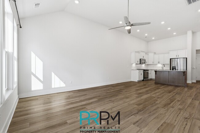 Building Photo - 6 Thornfield Dr