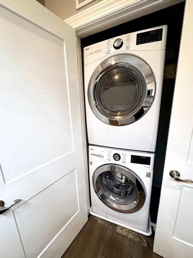 Building Photo - Spacious 2 bedroom/2 bathroom condo in a 2020 elevator building in Petworth