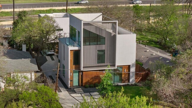 Building Photo - 2411 Winsted Ln